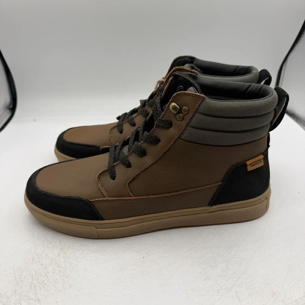 Sanuk post up